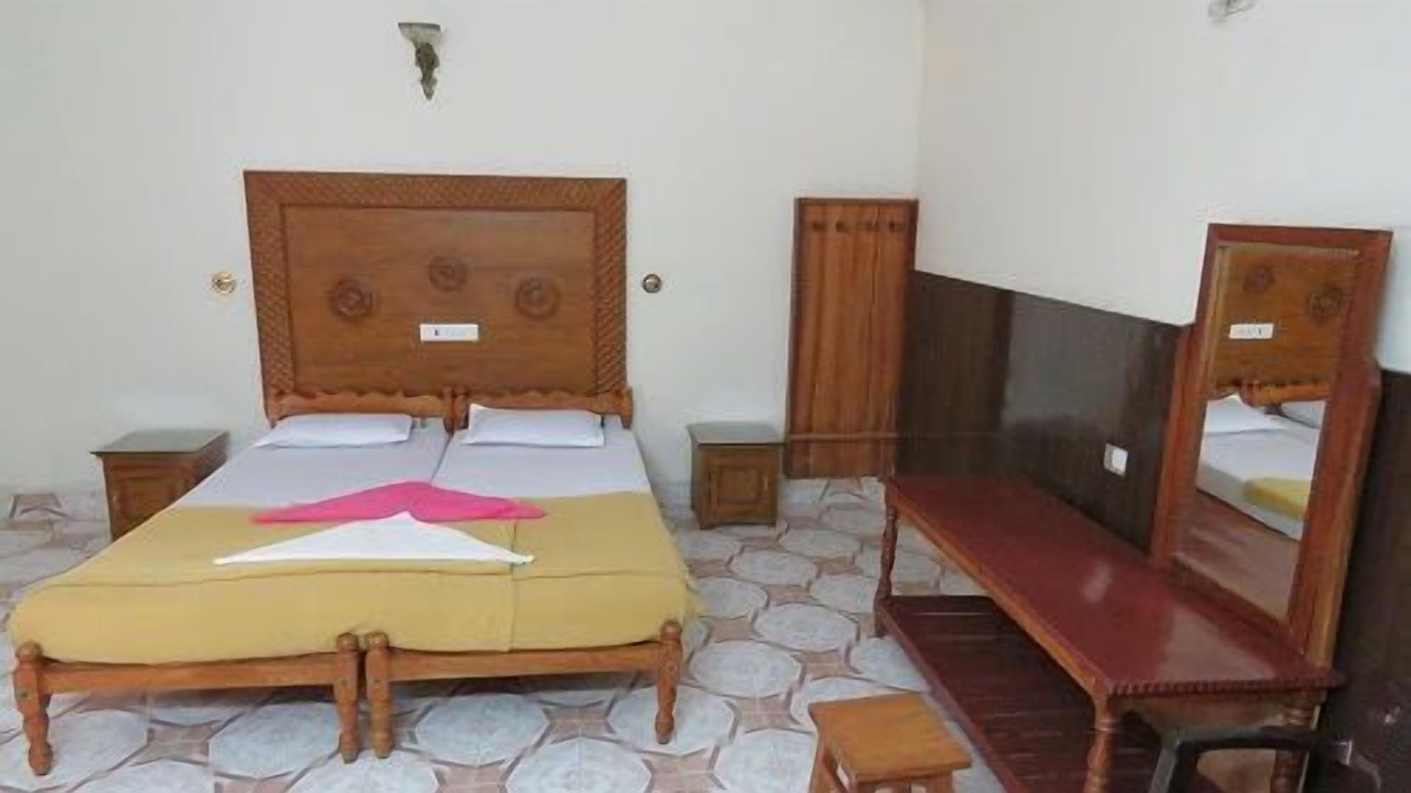 Jungle Palace Homestay 테카디 외부 사진